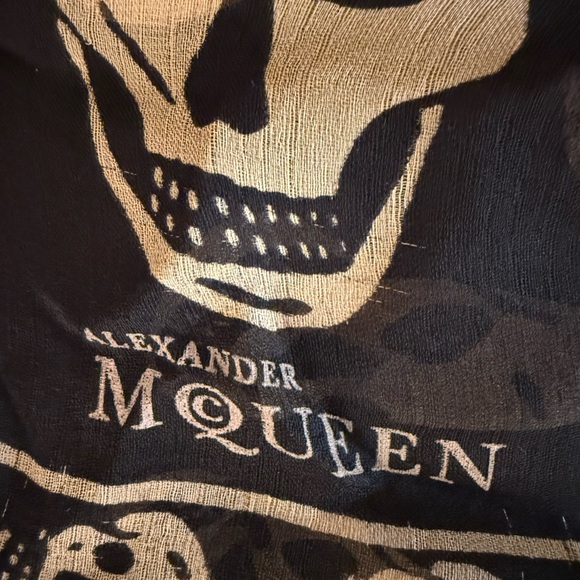 Alexander McQueen Silk Skull Scarf Black Beige - Picture 2 of 5